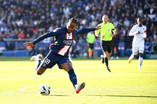 PSG vững chắc ngôi đầu Ligue 1 với 41 điểm sau 15 vòng đấu