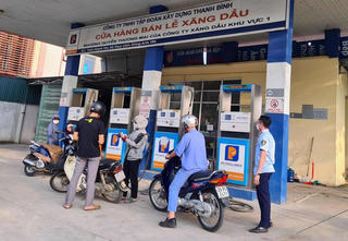 Giá xăng tăng mạnh hơn 1.000 đồng/lít