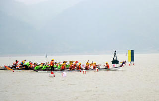 Khai mạc Giải đua thuyền và ván chèo đứng Quốc gia năm 2025