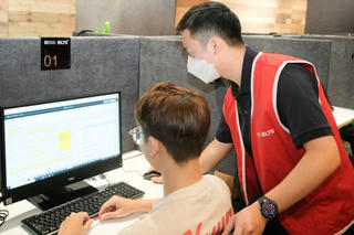 Nóng thi chứng chỉ ngoại ngữ quốc tế
