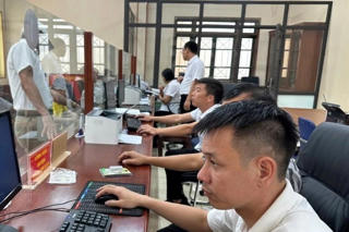 Nghiêm túc phê bình các địa phương chậm kiện toàn nhân sự chủ chốt