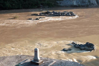 Mùa xuân và những dòng sông vang trong câu hát