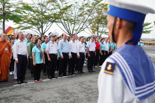 Đoàn đại biểu TPHCM dâng hương tưởng niệm tại tượng đài Đoàn tàu không số