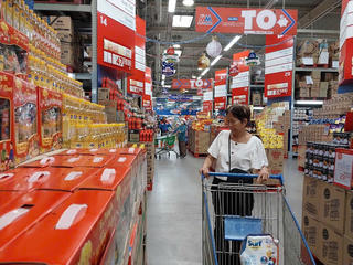 Tiêu dùng Tết 2025: Bớt chi tiêu, dành thời gian nghỉ ngơi