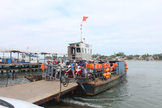 Quảng Nam: Cứu sống 14 người trong vụ chìm phà trên sông Trường Giang