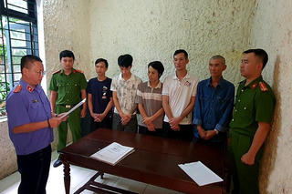 Hà Tĩnh: Khởi tố 5 đối tượng mua ma tuý về nhà riêng để sử dụng