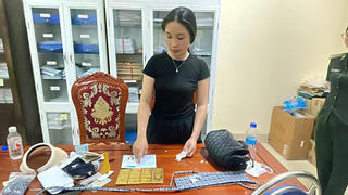 Bắt giữ người phụ nữ vận chuyển trái phép 4 kg vàng qua cửa khẩu Móng Cái