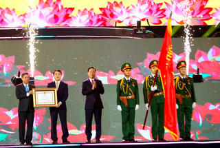 Chủ tịch nước trao Huân chương Lao động hạng nhất cho Hậu Giang