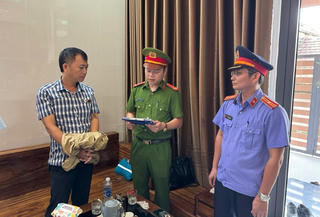 Quảng Bình: Làm giả hồ sơ đất đai, nguyên Chủ tịch xã và cán bộ địa chính bị bắt