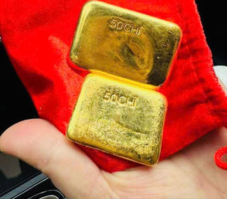 Giá vàng biến động liên tục, nên mua hay bán?