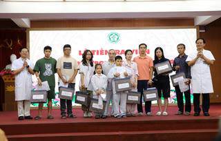 Vụ cháy chung cư mini tại Hà Nội: 10 bệnh nhân xuất viện đầu tiên tại Bệnh viện Bạch Mai 