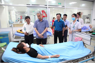 Thủ tướng yêu cầu tập trung cứu chữa người bị ngộ độc thực phẩm ở Vĩnh Phúc