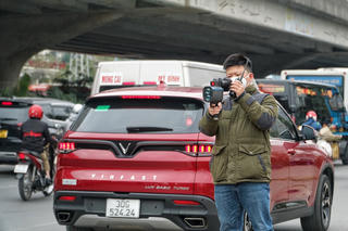 Hà Nội: CSGT hóa trang xử lý xe khách chạy 'rùa bò'