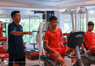 U17 Việt Nam tập thích nghi với thời tiết ở Bangkok