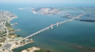 Hà Tĩnh cấm người và phương tiện qua cầu Cửa Hội để ứng phó bão số 5