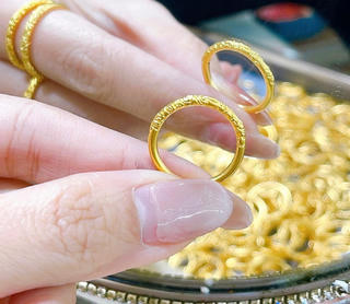 Giá vàng bỏ xa mốc 100 triệu: Lời khuyên chuyên gia cho người vay vàng