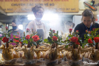 Người Hà Nội đi sắm lễ ông Công ông Táo từ 5h sáng