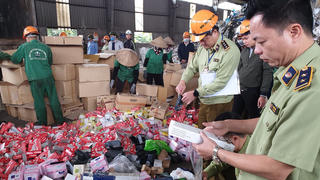 Còn sự tiếp tay, buôn lậu còn nhức nhối