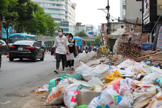 Ngổn ngang tại khu vực giải phóng mặt bằng nút giao Chùa Bộc - Thái Hà