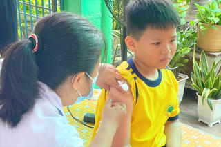 Chưa thể 'chạy nước rút' tiêm vaccine sởi