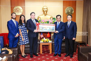 Đại sứ Hoa Kỳ Marc Evans Knapper thăm và làm việc với tỉnh Thái Nguyên