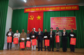 Trưởng Ban Nội chính Trung ương Phan Đình Trạc thăm, tặng quà Tết tại Lâm Đồng