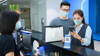 Thanh toán không tiền mặt: Vẫn lo rủi ro