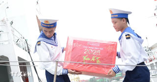 Mùa Xuân ấm tình quân dân của người lính ở đảo Lý Sơn và Cồn Cỏ