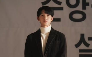 Song Joong Ki xác nhận đang hẹn hò với cô gái người Anh