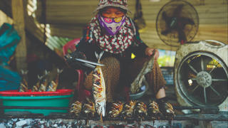 Nghề… nướng cá