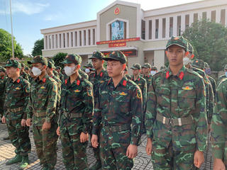 Quân khu 7 tăng cường bộ đội giúp nông dân Bà rịa - Vũng Tàu thu hoạch hồ tiêu