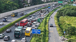 Người dân đổ về Hà Nội trong ngày cuối nghỉ lễ, cao tốc Pháp Vân ùn ứ hàng km