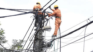 Tăng giá, điện vẫn thiếu