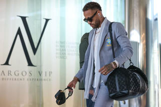 Sự im lặng trước lúc bùng nổ của Neymar