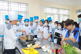 Học sinh học nghề tăng