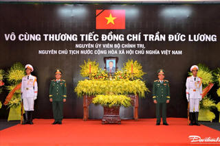 Lãnh đạo tỉnh Quảng Ngãi và người dân viếng nguyên Chủ tịch nước Trần Đức Lương