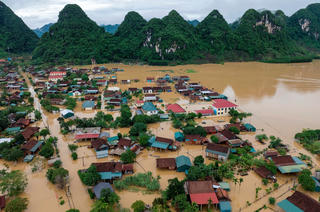 Quảng Bình: 2 chị em bị nước lũ cuốn mất tích