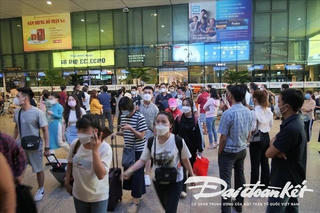 Sân bay Tân Sơn Nhất đón hơn 154.000 lượt khách trong ngày mùng 8 Tết