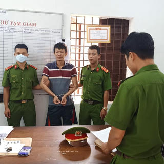 Quảng Nam: Khởi tố thanh niên ‘dùng cuốc’ cướp tiệm vàng 