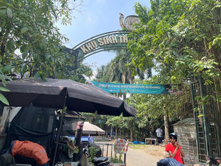 [ẢNH] Khu sinh thái giữa lòng Thủ đô xuống cấp, vắng bóng người qua lại 