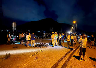 Va chạm với xe đầu kéo, một người phụ nữ tử vong tại chỗ