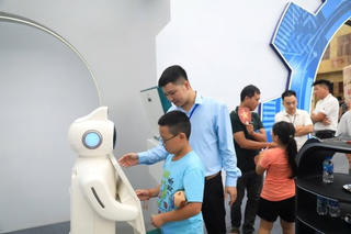 Hàng nghìn du khách thích thú trải nghiệm Không gian Truyền thống và Sáng tạo Hà Nội dịp Tết Độc lập