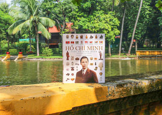 Ra mắt cuốn sách “Hồ Chí Minh - Tiểu sử bằng hình”