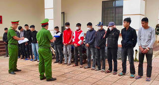 Đắk Lắk: 30 thiếu niên mang hung khí đi giải quyết mâu thuẫn