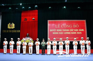 Quảng Nam: Hơn 940 cán bộ, chiến sĩ được thăng cấp bậc hàm, nâng bậc lương năm 2025