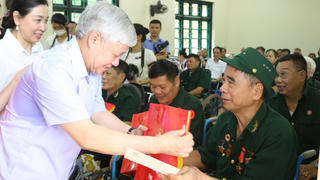 Càng thấm cái giá của hòa bình