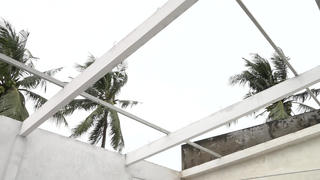 Bạc Liêu: Giông lốc bất ngờ làm sập, tốc mái 25 căn nhà 