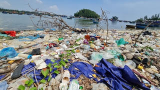 Phân loại, thu gom rác thải nhựa: Nhiều khó khăn