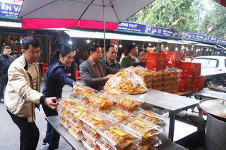 Chuyển biến tích cực về an toàn thực phẩm mùa lễ hội