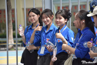 Màu áo xanh tình nguyện 'tiếp sức' mùa thi tốt nghiệp THPT 2025